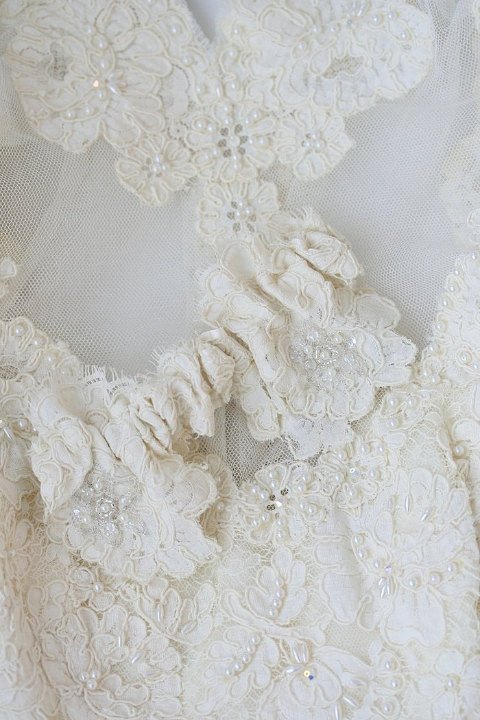 GARTER: LACE FROM MOTHER'S WEDDING DRESS