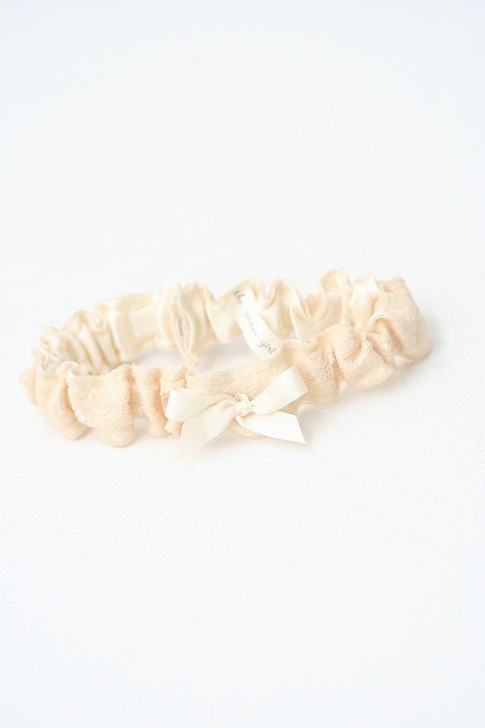 Garter: Neutral Lace