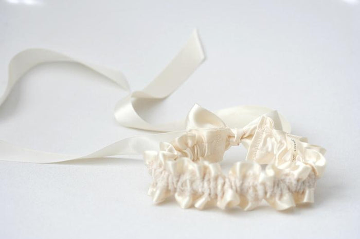 Ivory Lace Adjustable Garter
