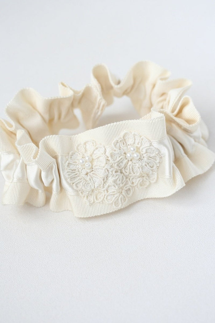 GARTER: LACE FROM VINTAGE WEDDING DRESS