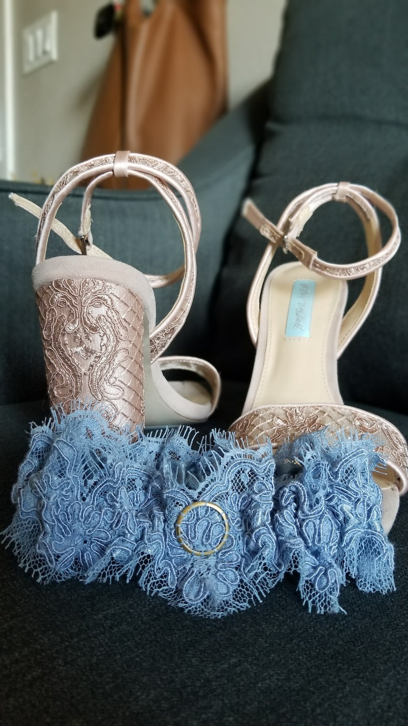 blue lace wedding garter with mom's wedding band sewn in