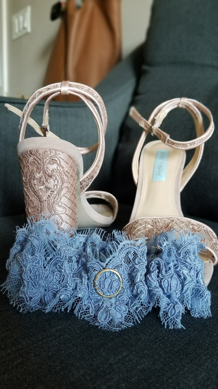 blue lace wedding garter with mom's wedding band sewn in