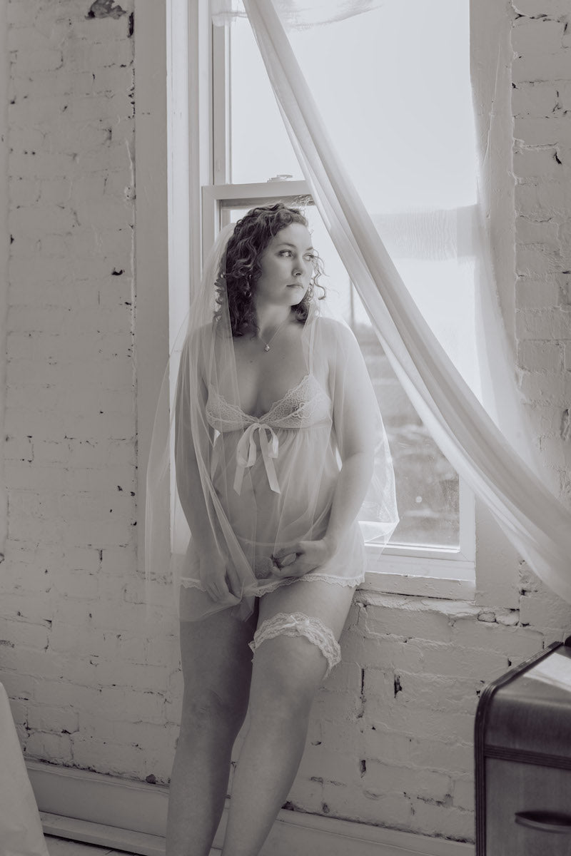 Modern and Dreamy Bridal Boudoir Inspiration