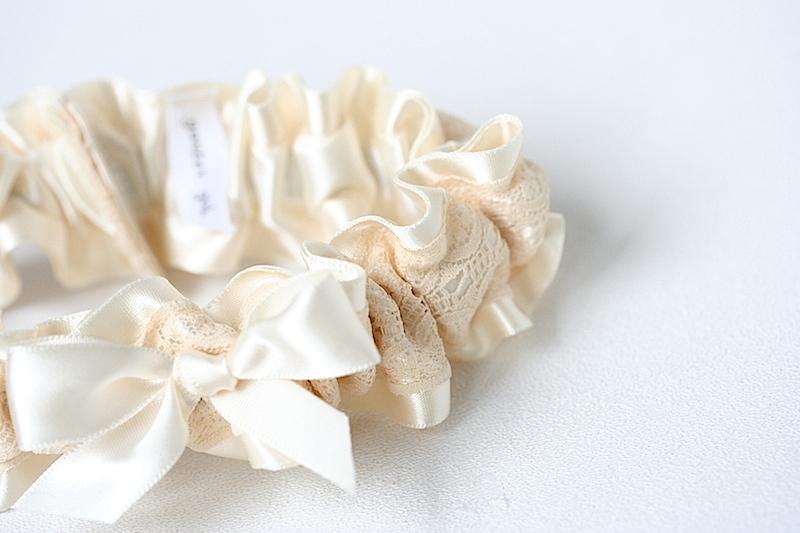 Ivory & Champagne Lace Garter