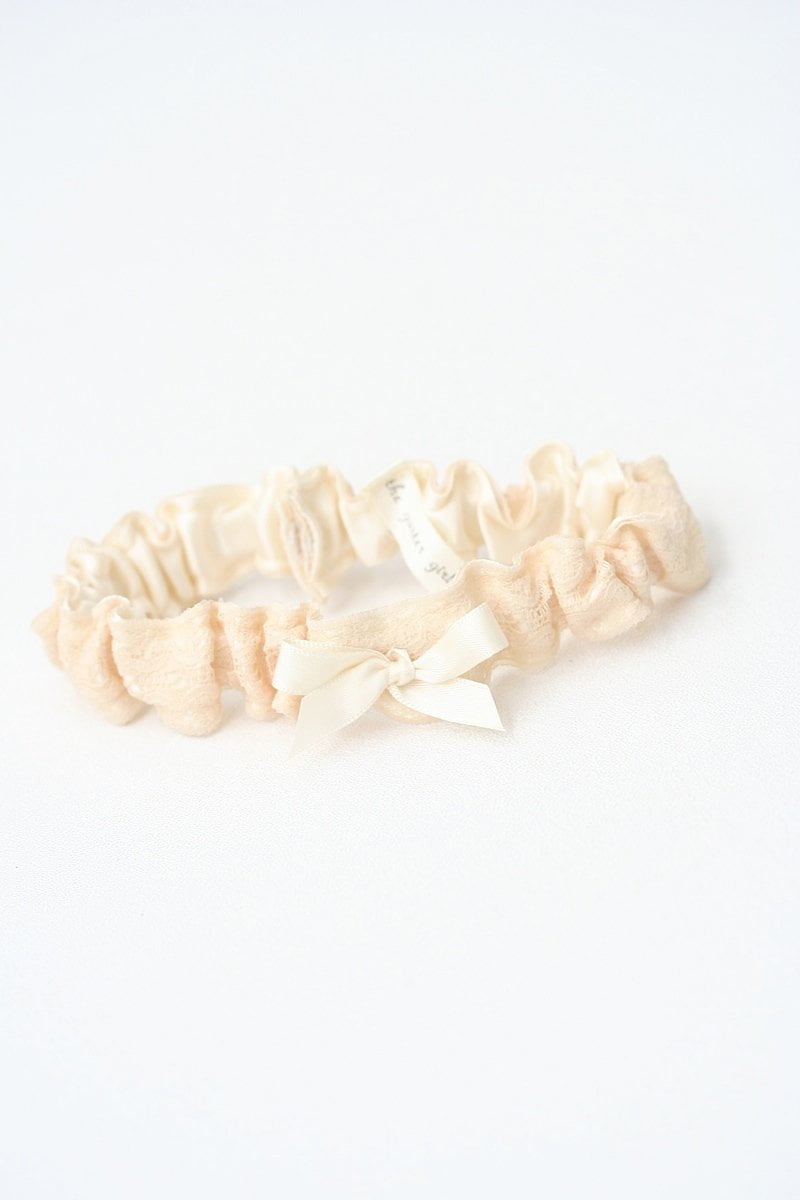 Garter: Neutral Lace