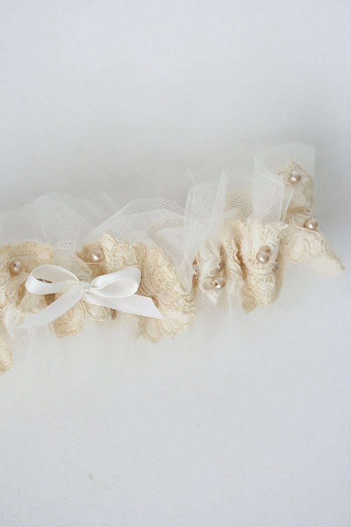 GARTER: LACE FROM GRANDMOTHER'S WEDDING DRESS