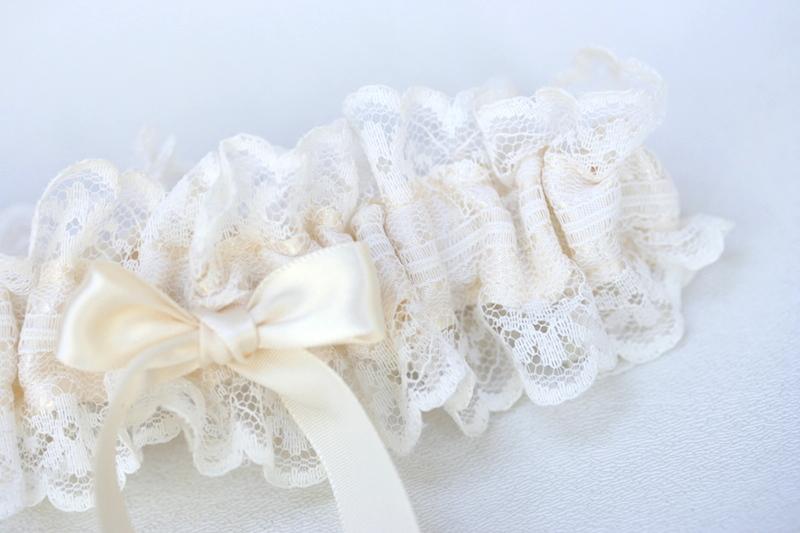 Ivory Lace Garter