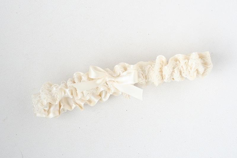 Garter: Ivory Satin & Lace