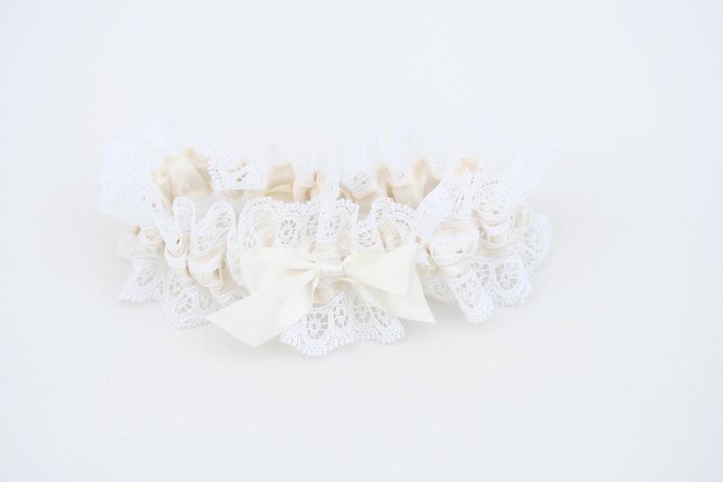 Ivory Lace Garter