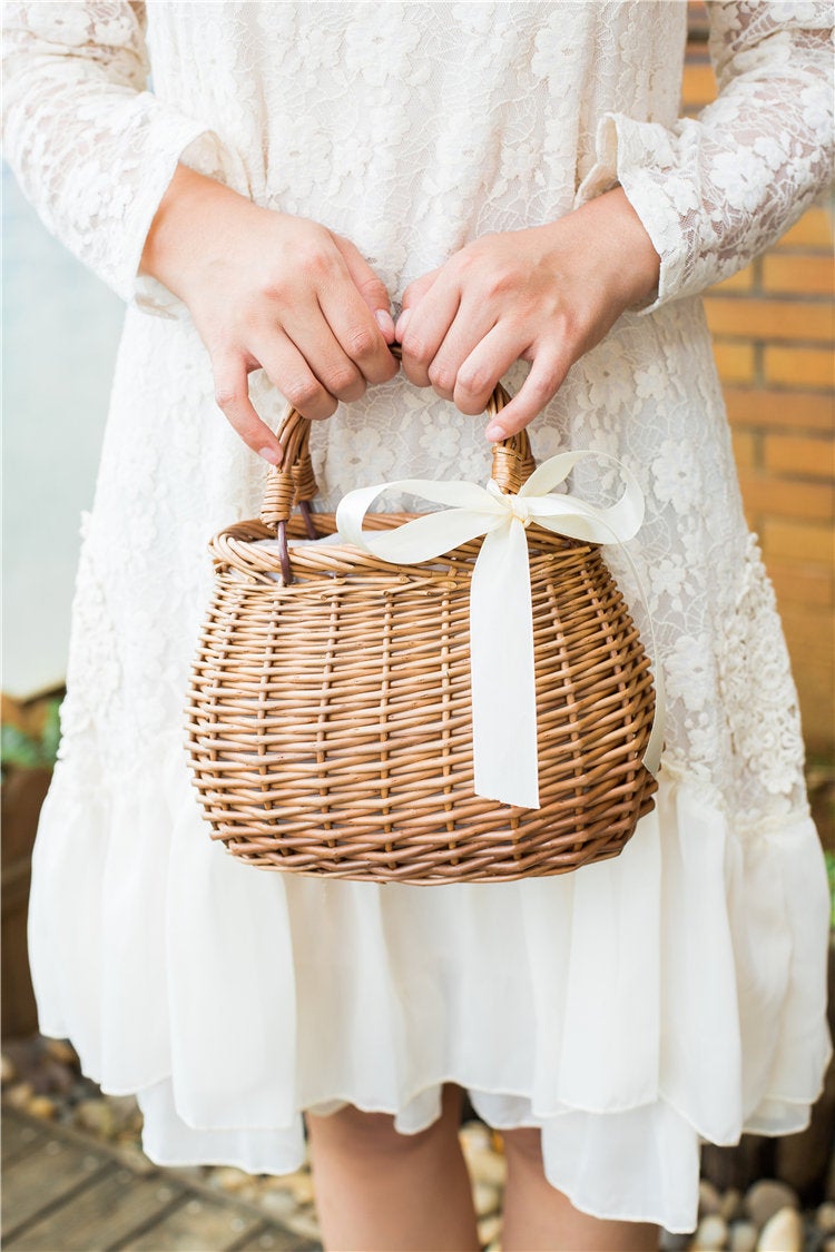 adorable flower girl basket ideas