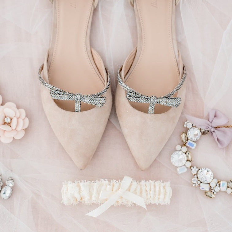 The Wedding Garter Tradition & Meaning The Wedding Garter Tradition & Meaning